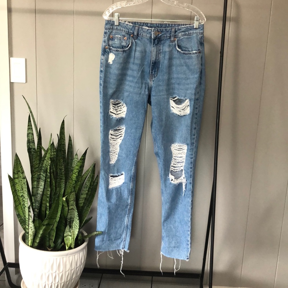 H&M DIVIDED DENIM DISTRESSED LIGHTWASH FITTED JEAN